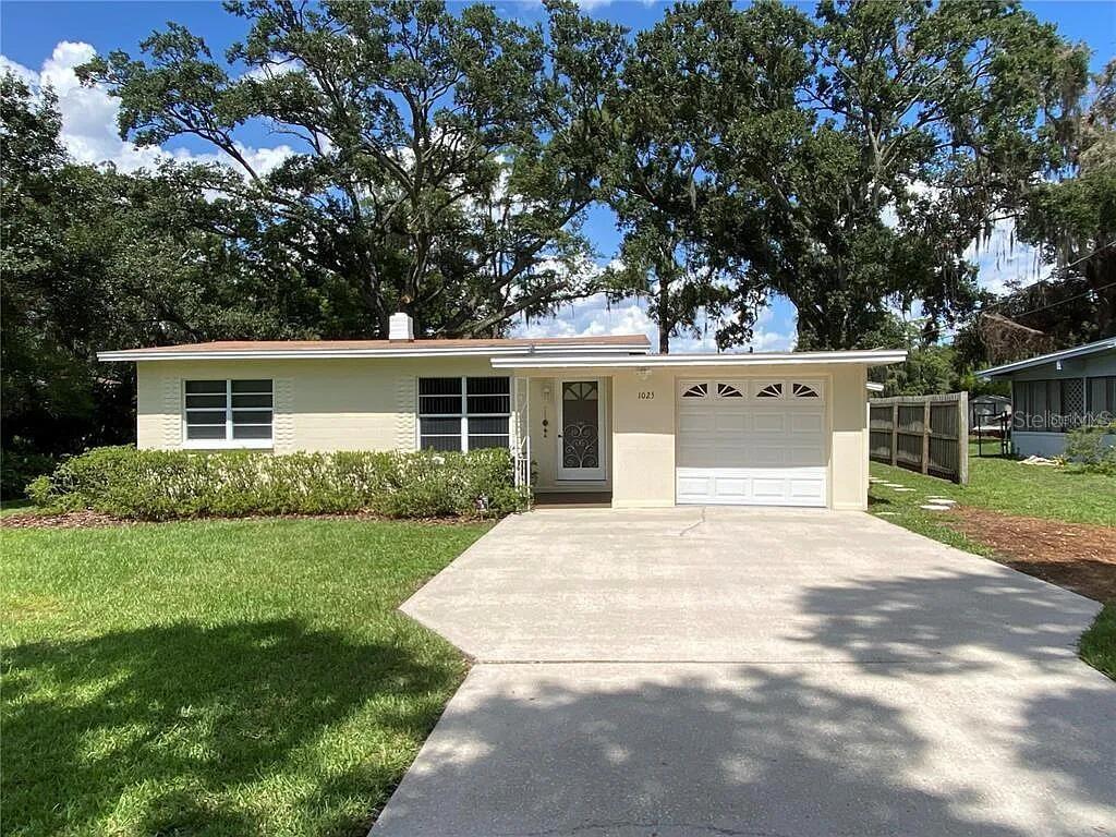 1025 Lake Jessamine Drive — photo