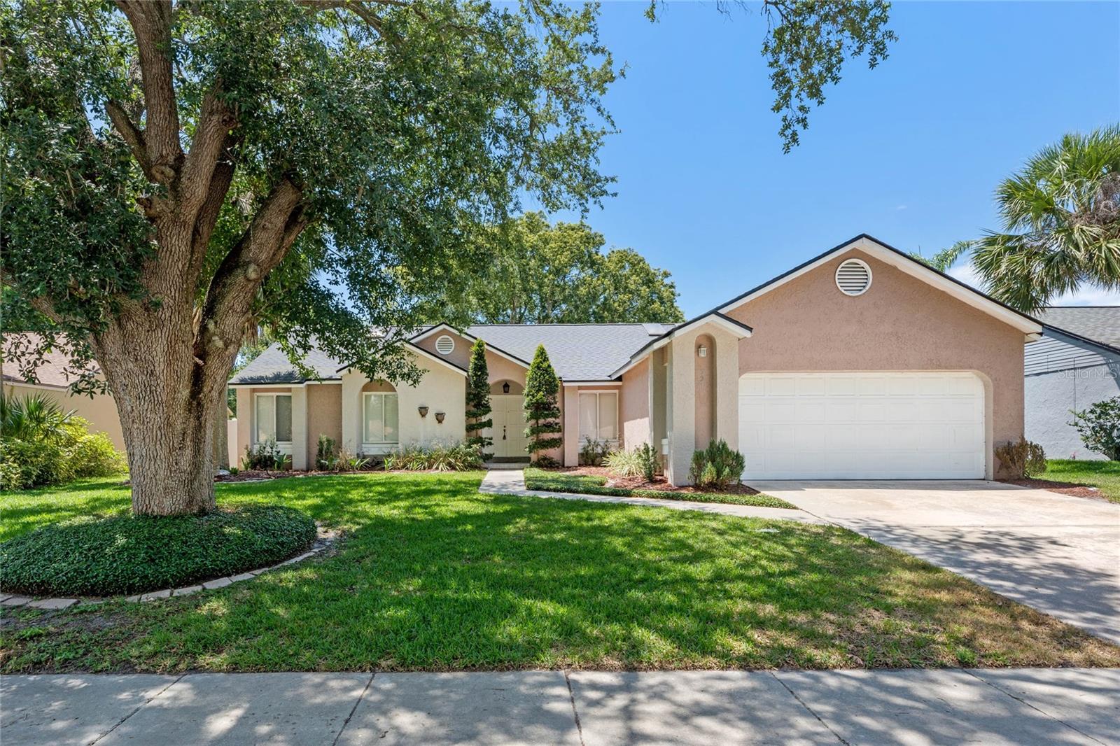 521 Lakeshore Circle — photo