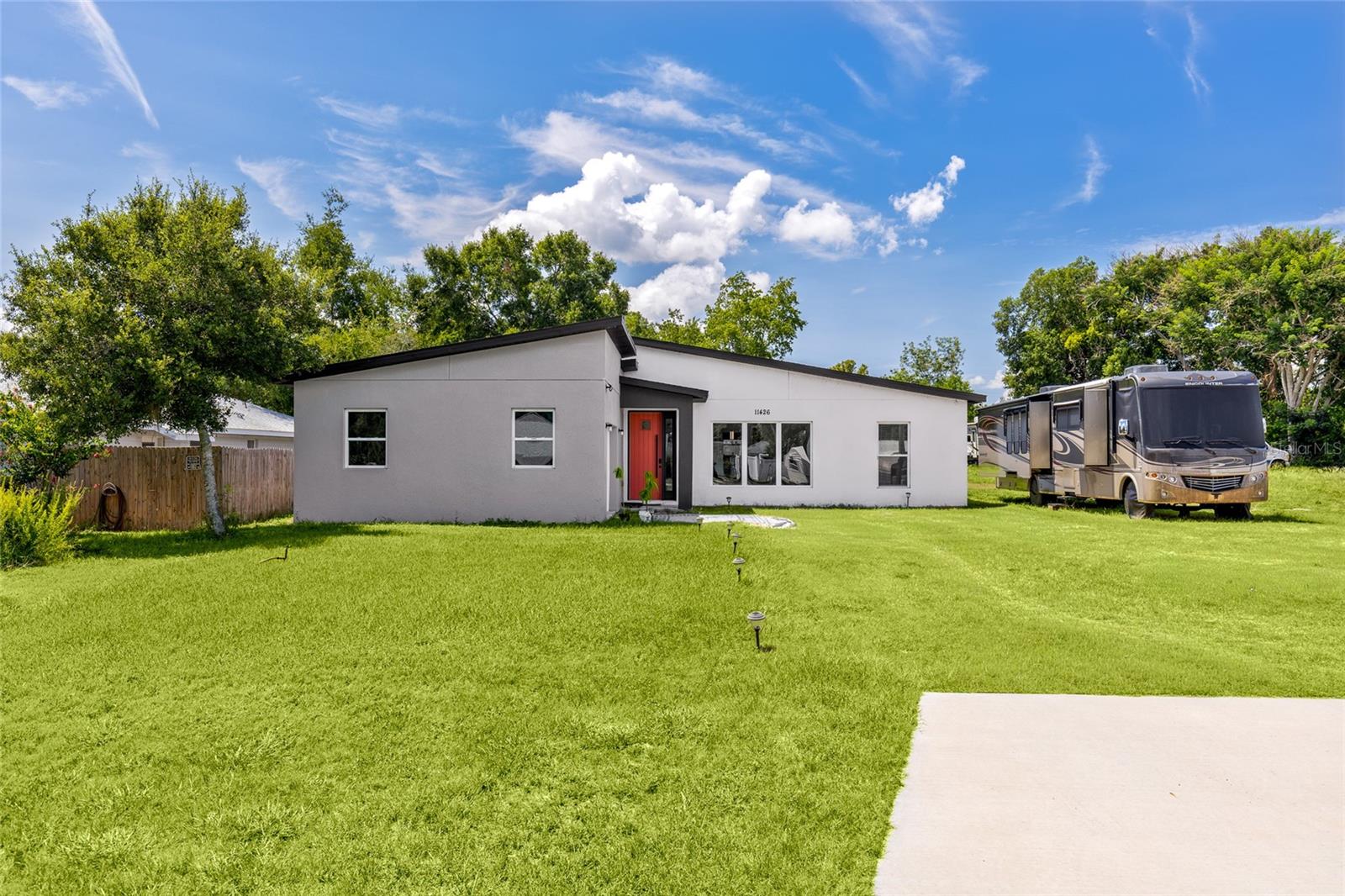 11426 Lakeview Drive — photo