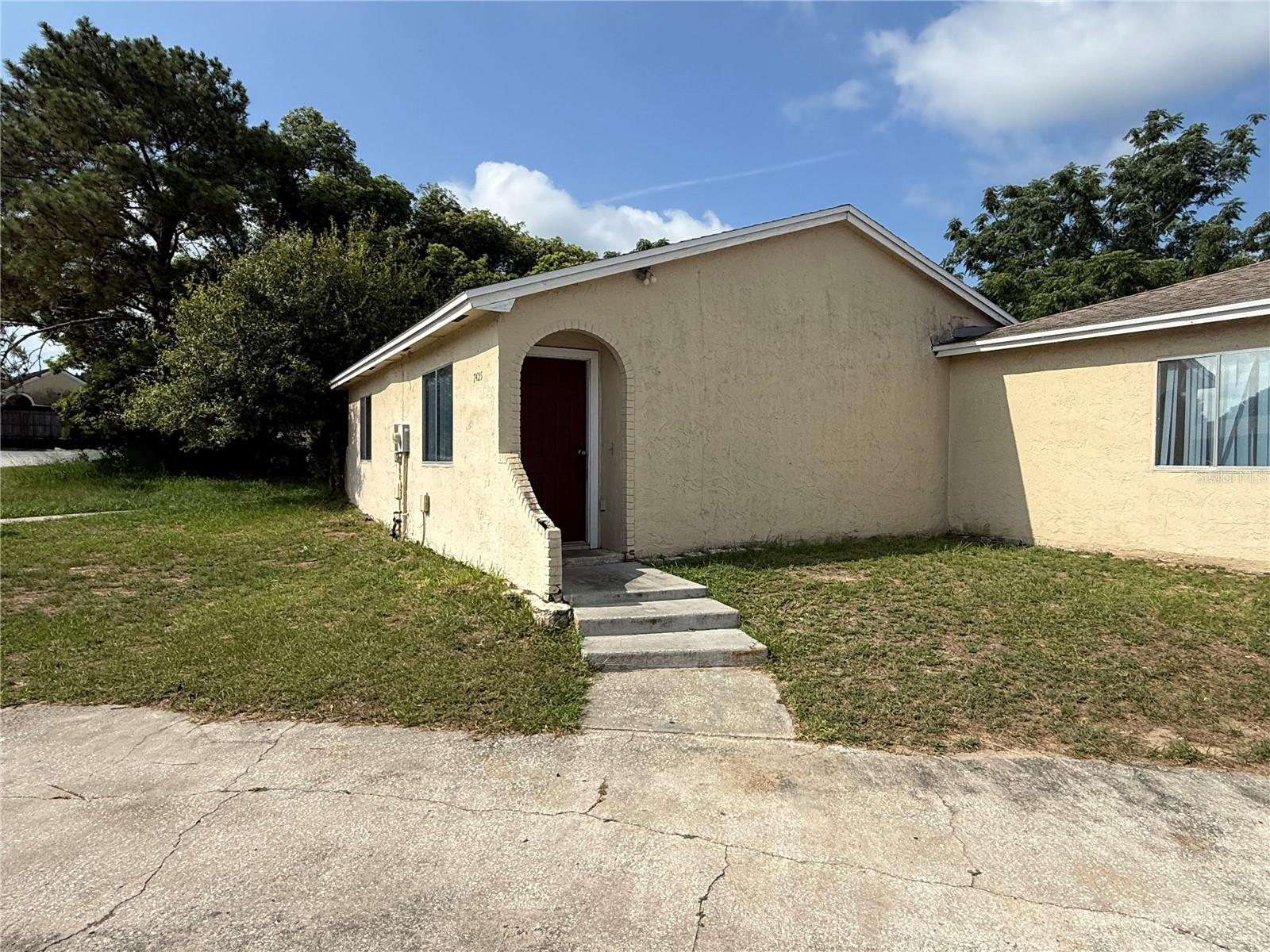 7425 Villas Oak Court — photo