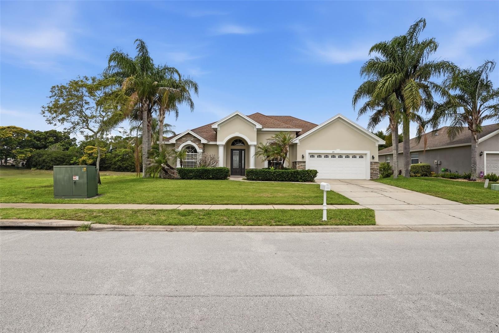 200 Lake Arietta Court — photo