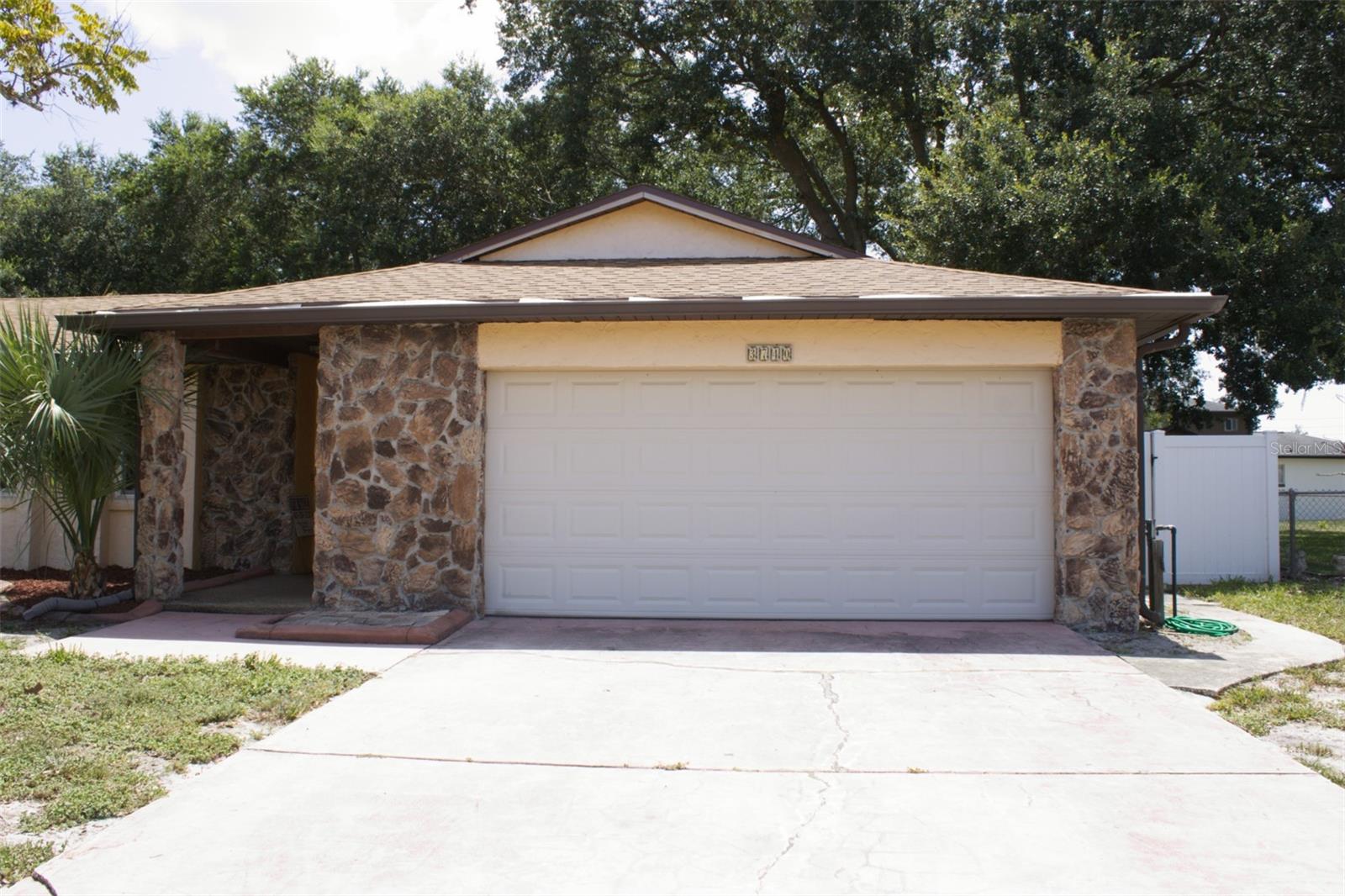 3740 Hawthorne Lane — photo