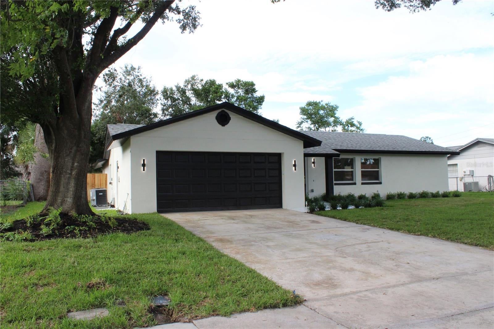 7015 Crestlake Drive — photo