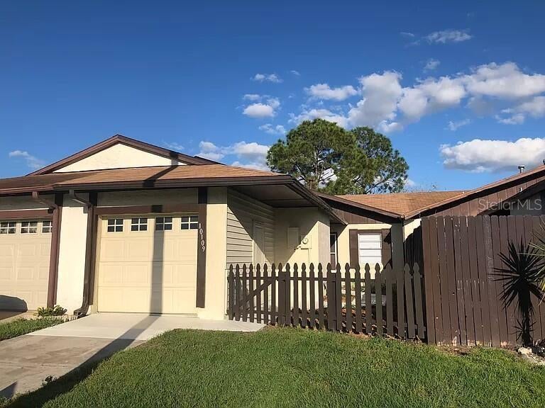10109 Blazed Tree Court — photo
