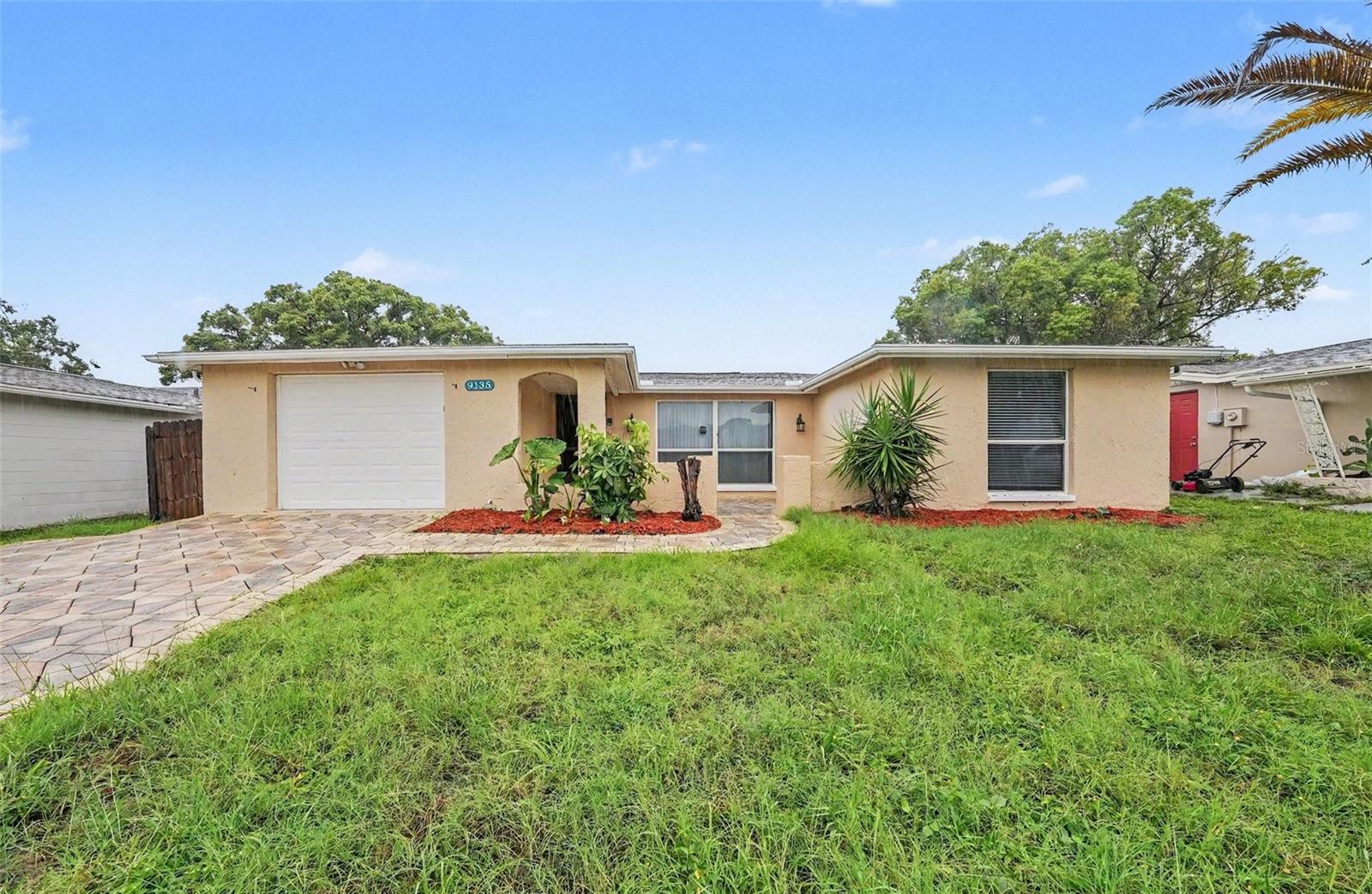 9135 Hunt Club Lane — photo