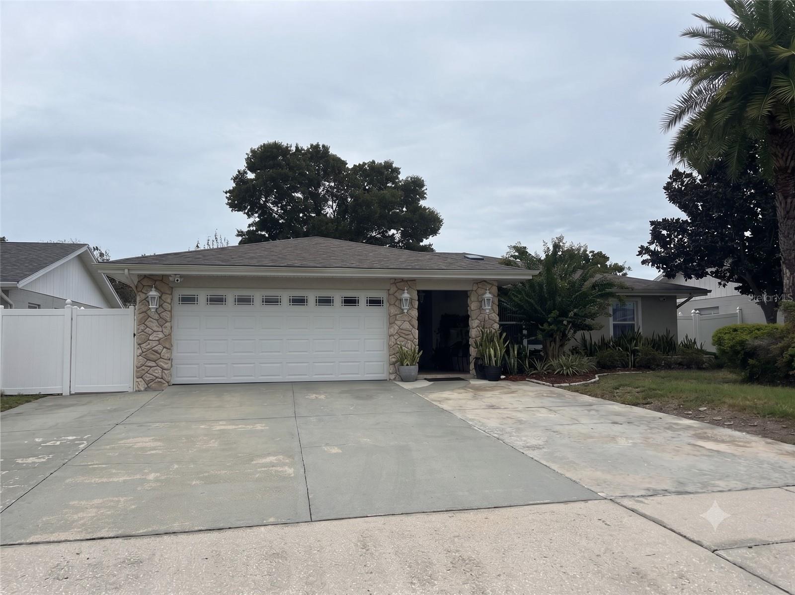 5450 Gambier Court — photo