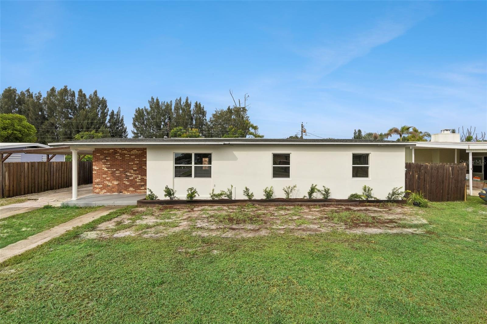 1061 Bianca Drive NE — photo