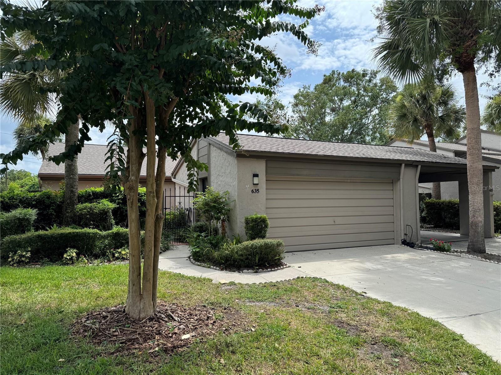 635 Woodridge Dr — photo
