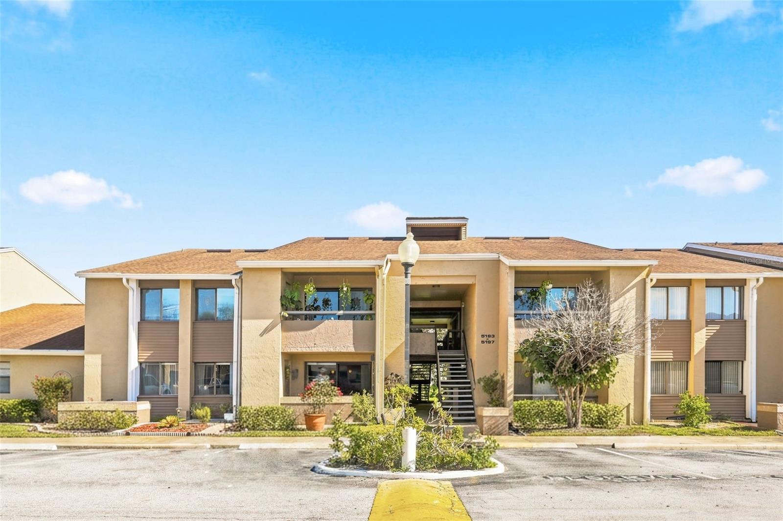 5195 Vineland Road B102 — photo