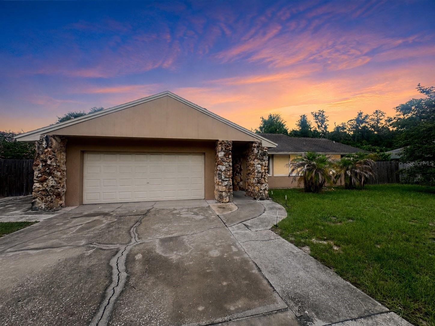 304 Shadow Oak Drive — photo