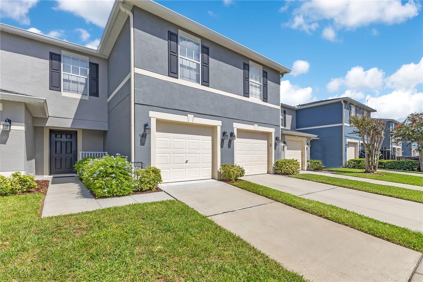 942 Coquina Rock Street — photo