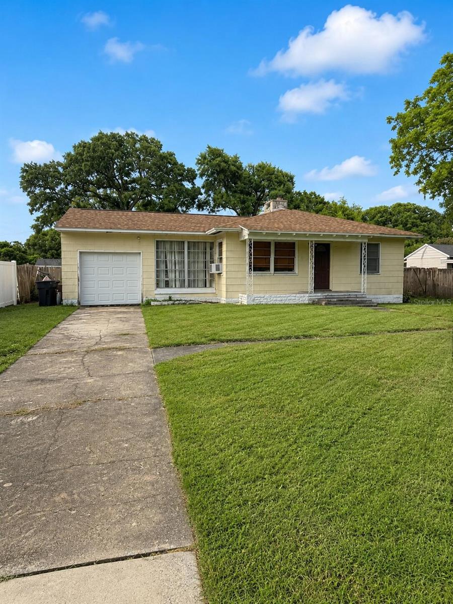 1370 Admiral Woodson Lane — photo