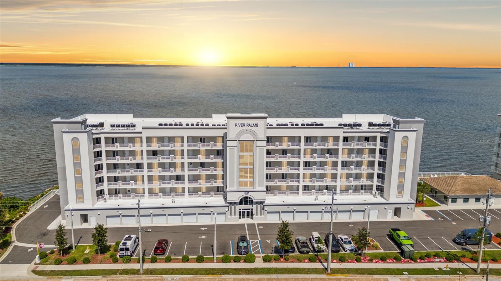1805 Riverside Drive 503 — photo