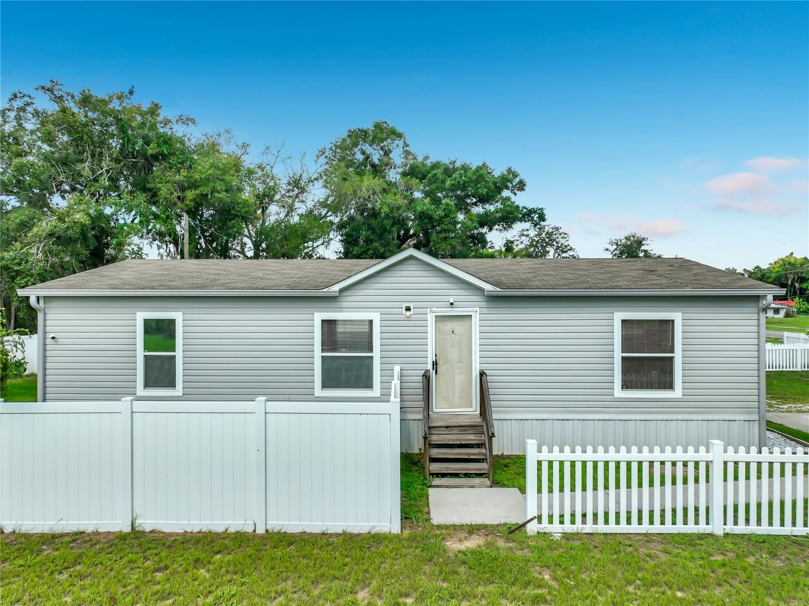 2104 Old Dixie Highway — photo