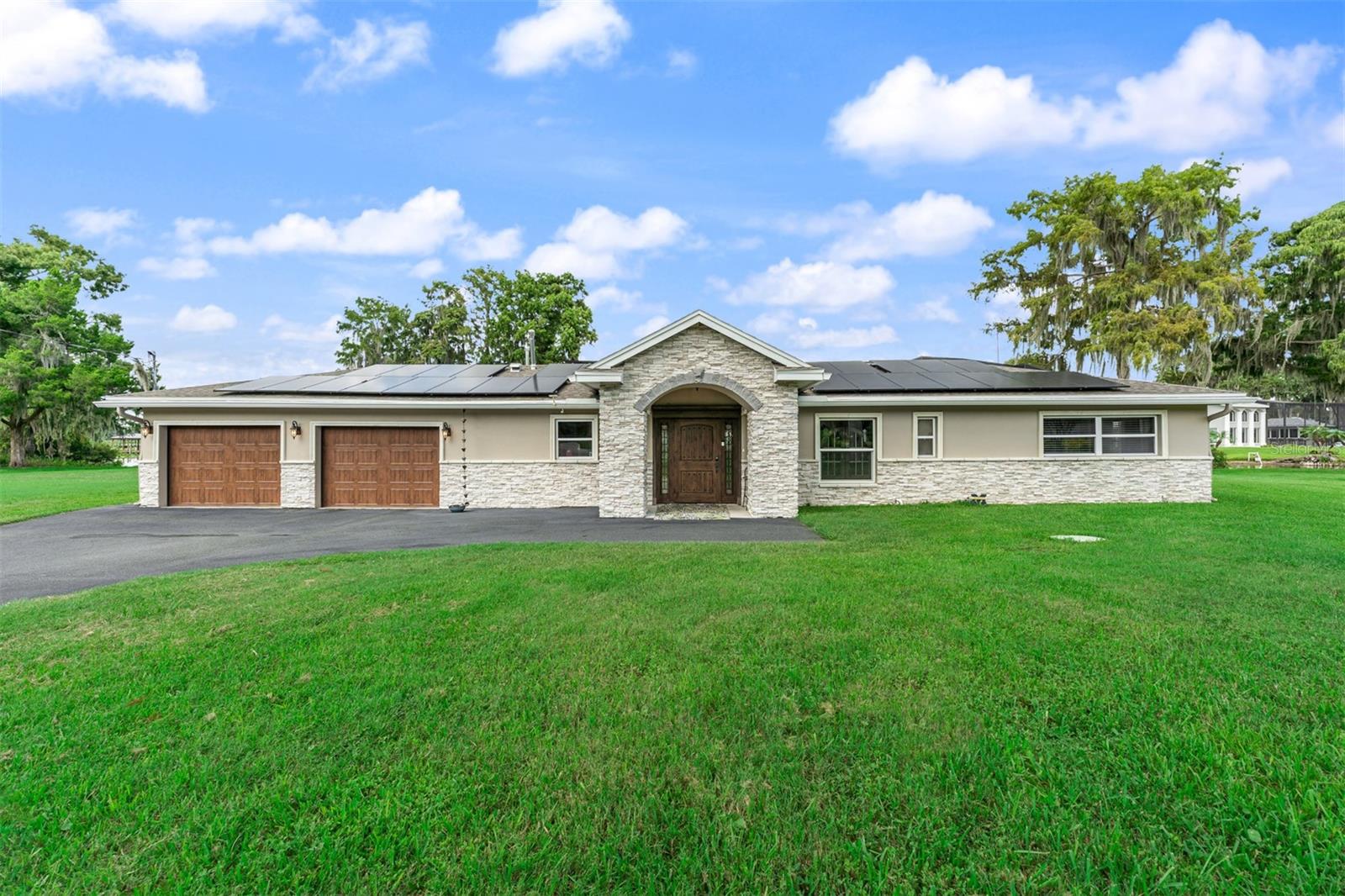 1002 Loves Point Drive — photo