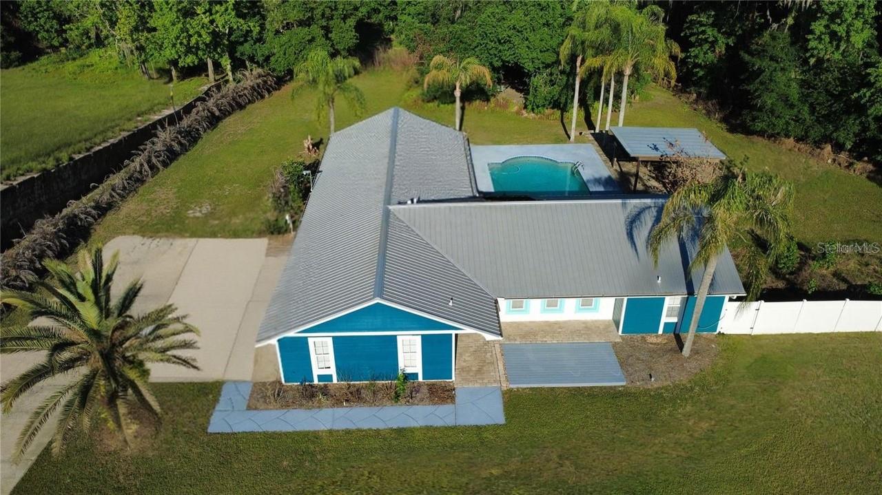 245 Country Circle Drive E — photo