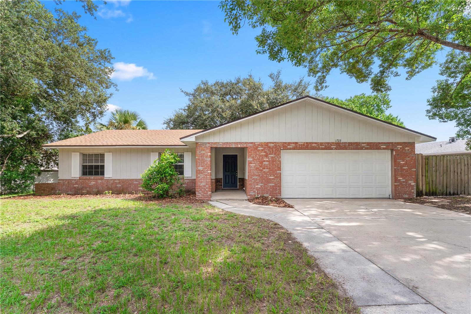 1723 Canterbury Circle — photo