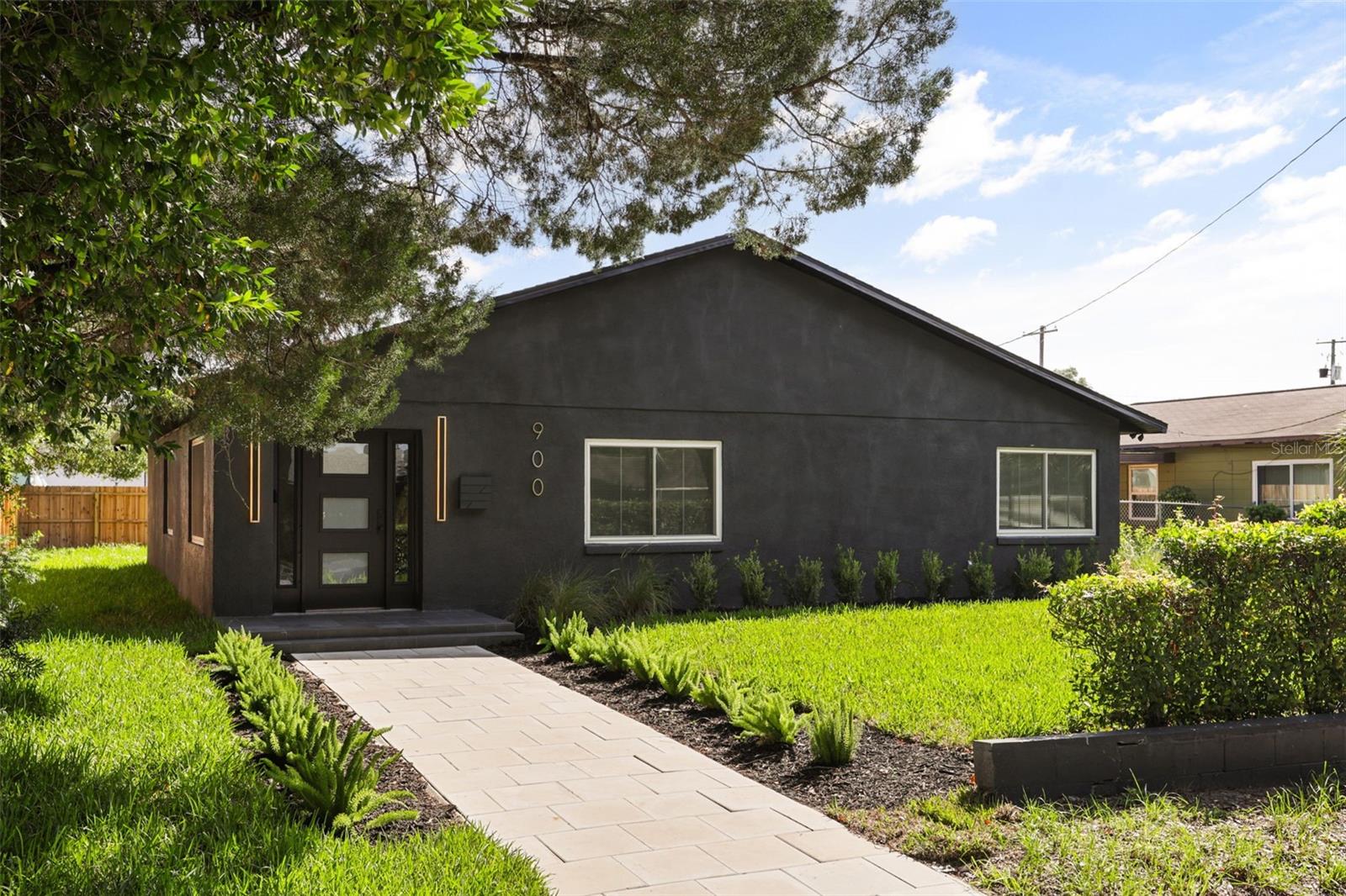 900 Carver Street — photo