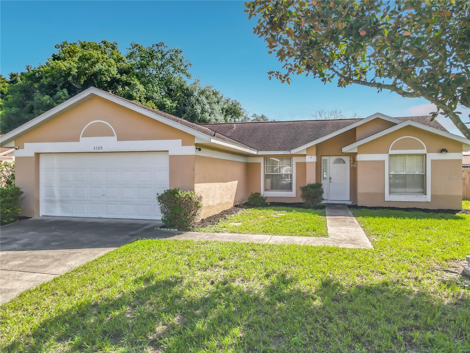 5709 Lakefield Court — photo