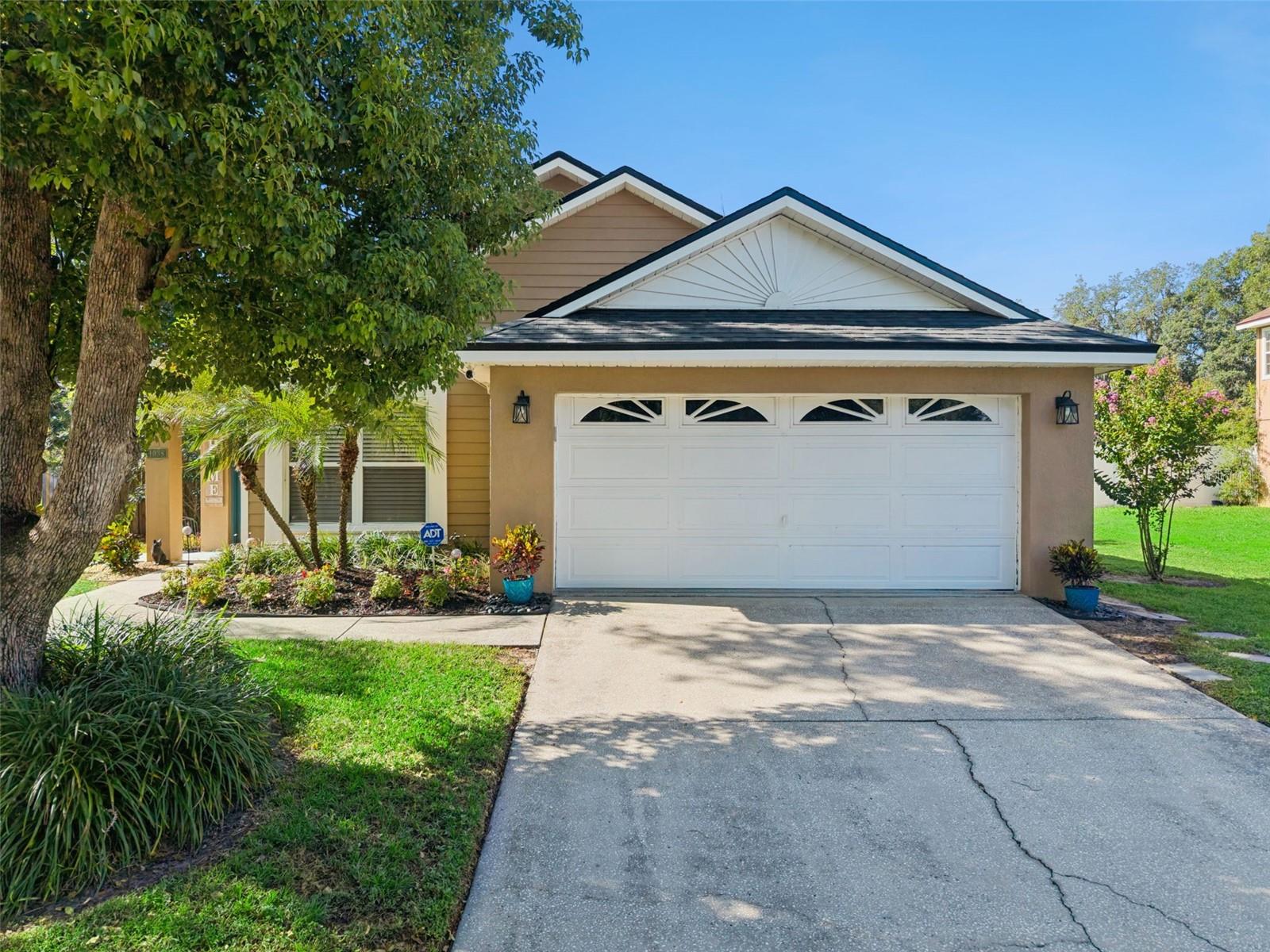 1038 Royal Oaks Drive — photo