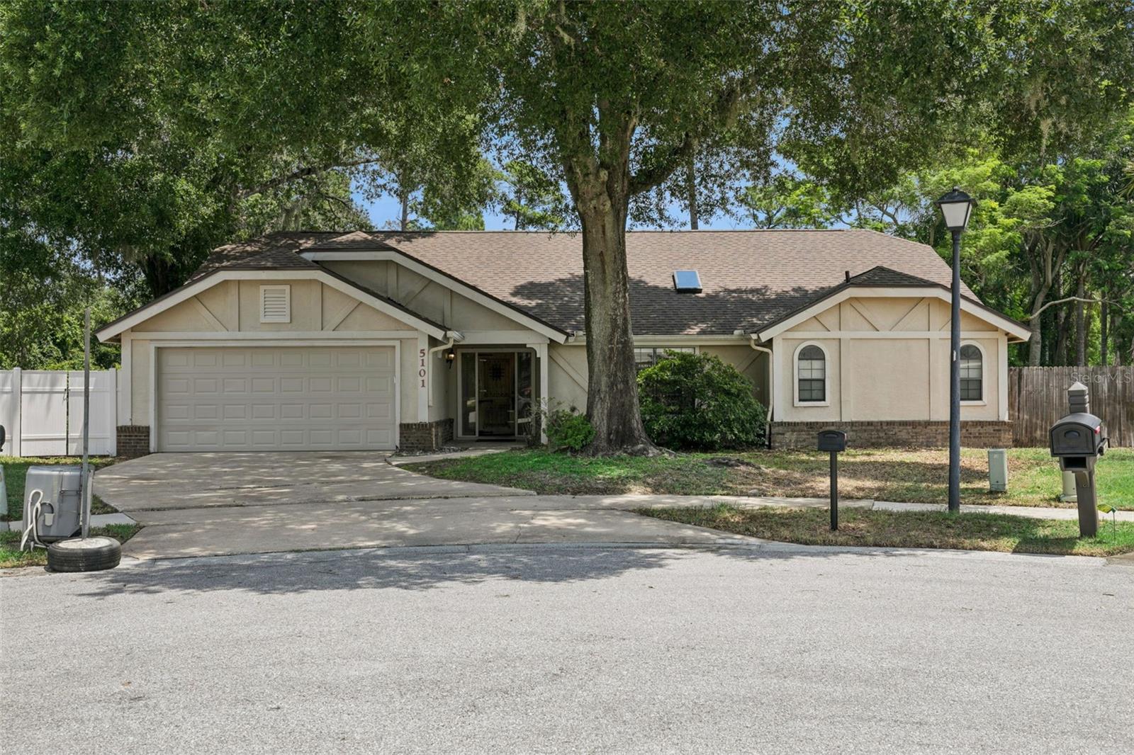 5101 Goldenwood Drive — photo