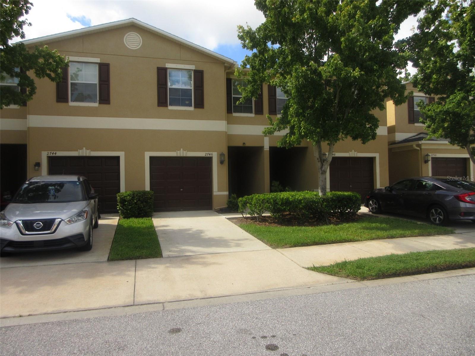 2746 Hampton Green Lane — photo
