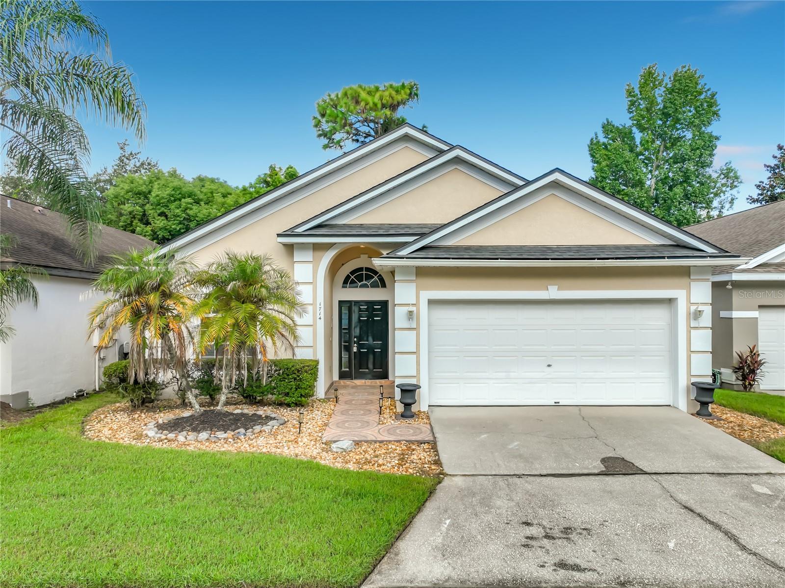 1714 Fox Glen Court — photo