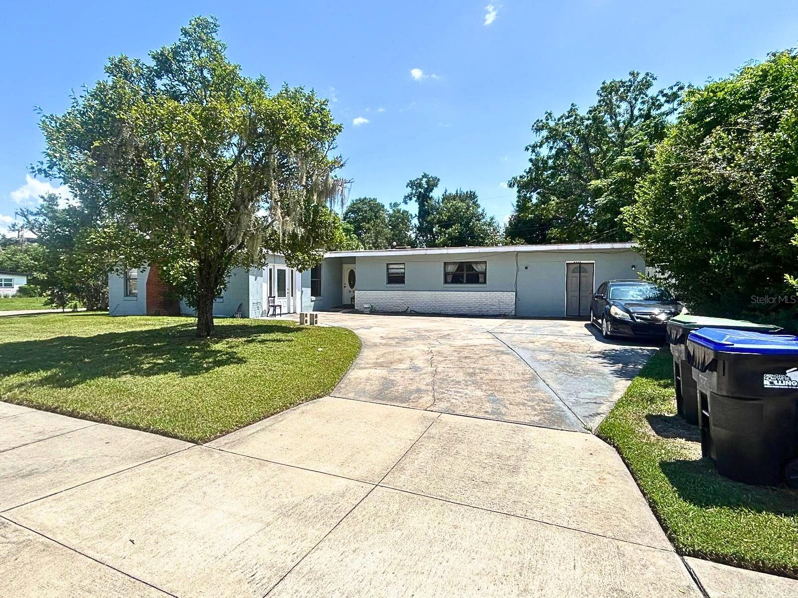 6233 Oakcrest Circle — photo