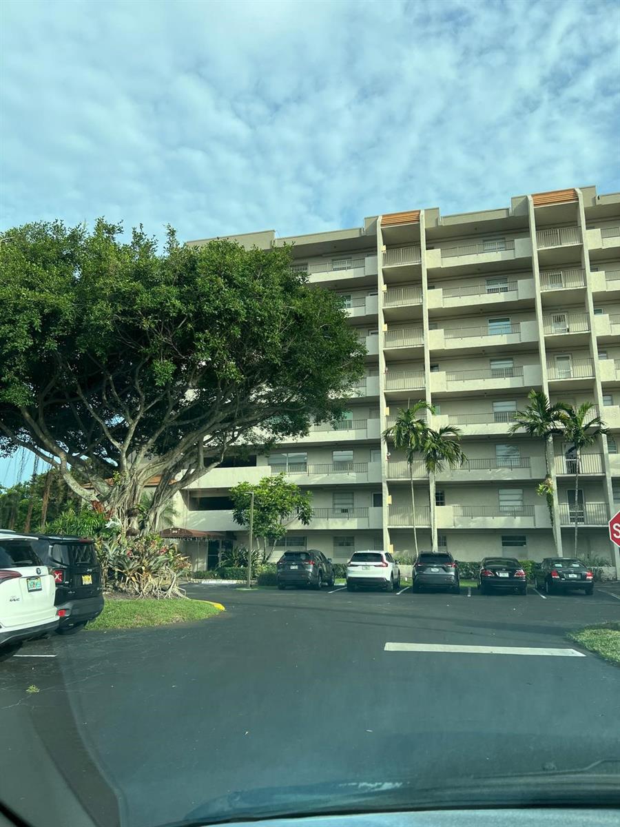 3910 Inverrary Boulevard B301 — photo