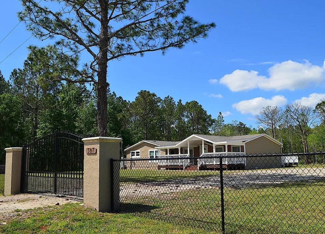307 Country World Drive W — photo