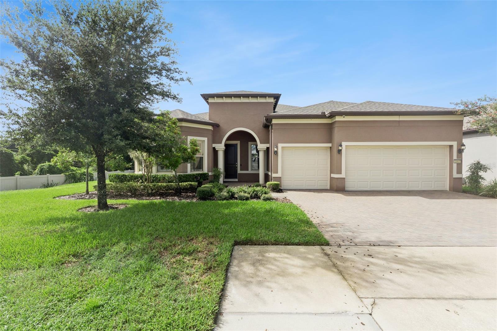 1005 Mare Way — photo