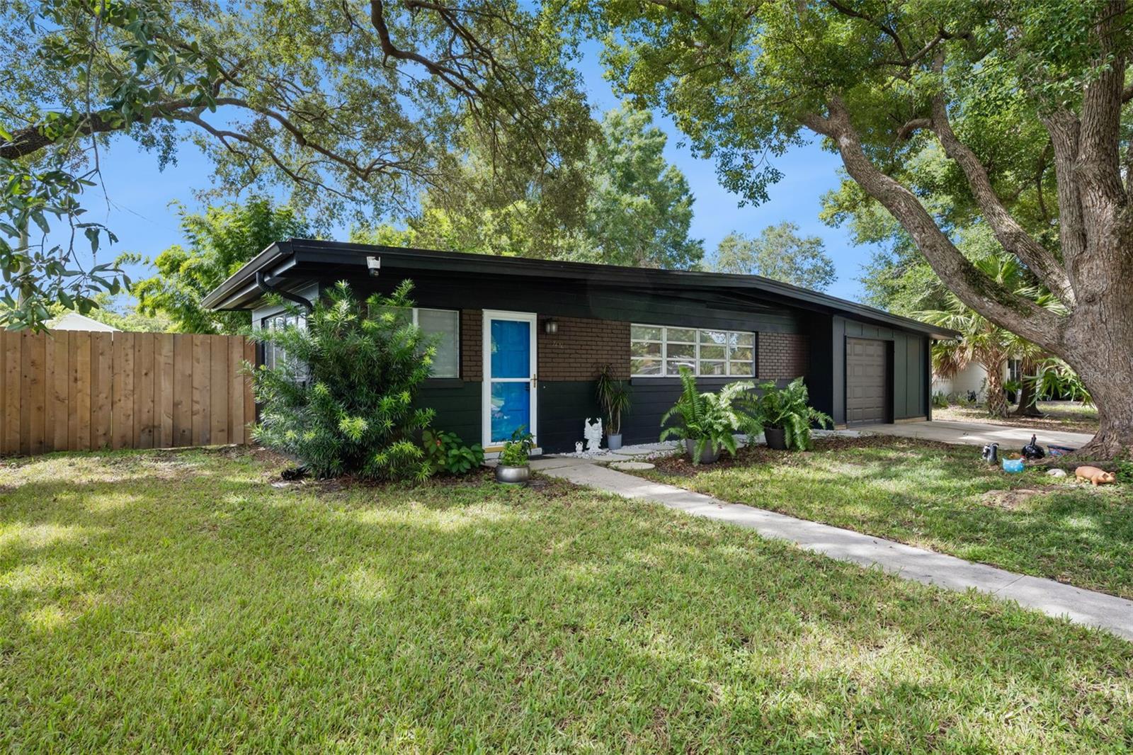 2626 Ambergate Road — photo