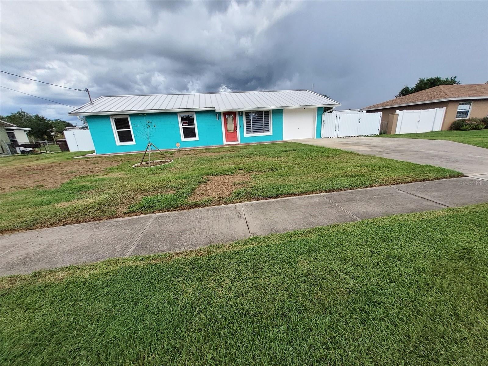 1319 Manor Drive — photo