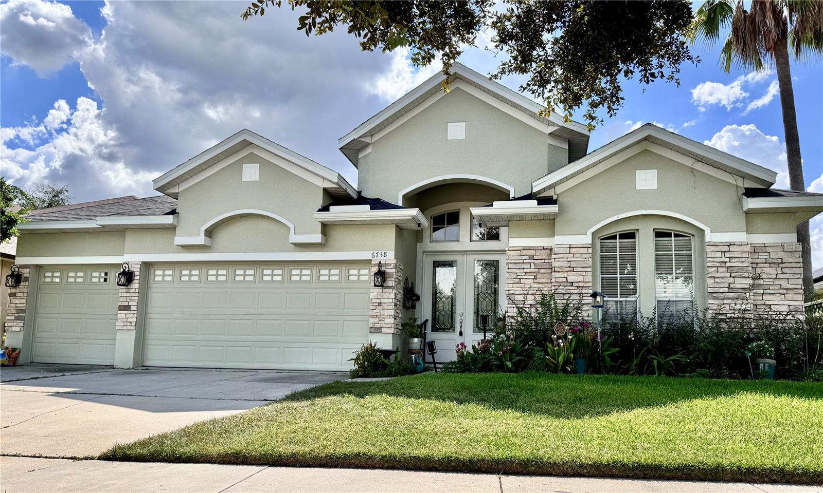 6738 Vista Park Boulevard — photo