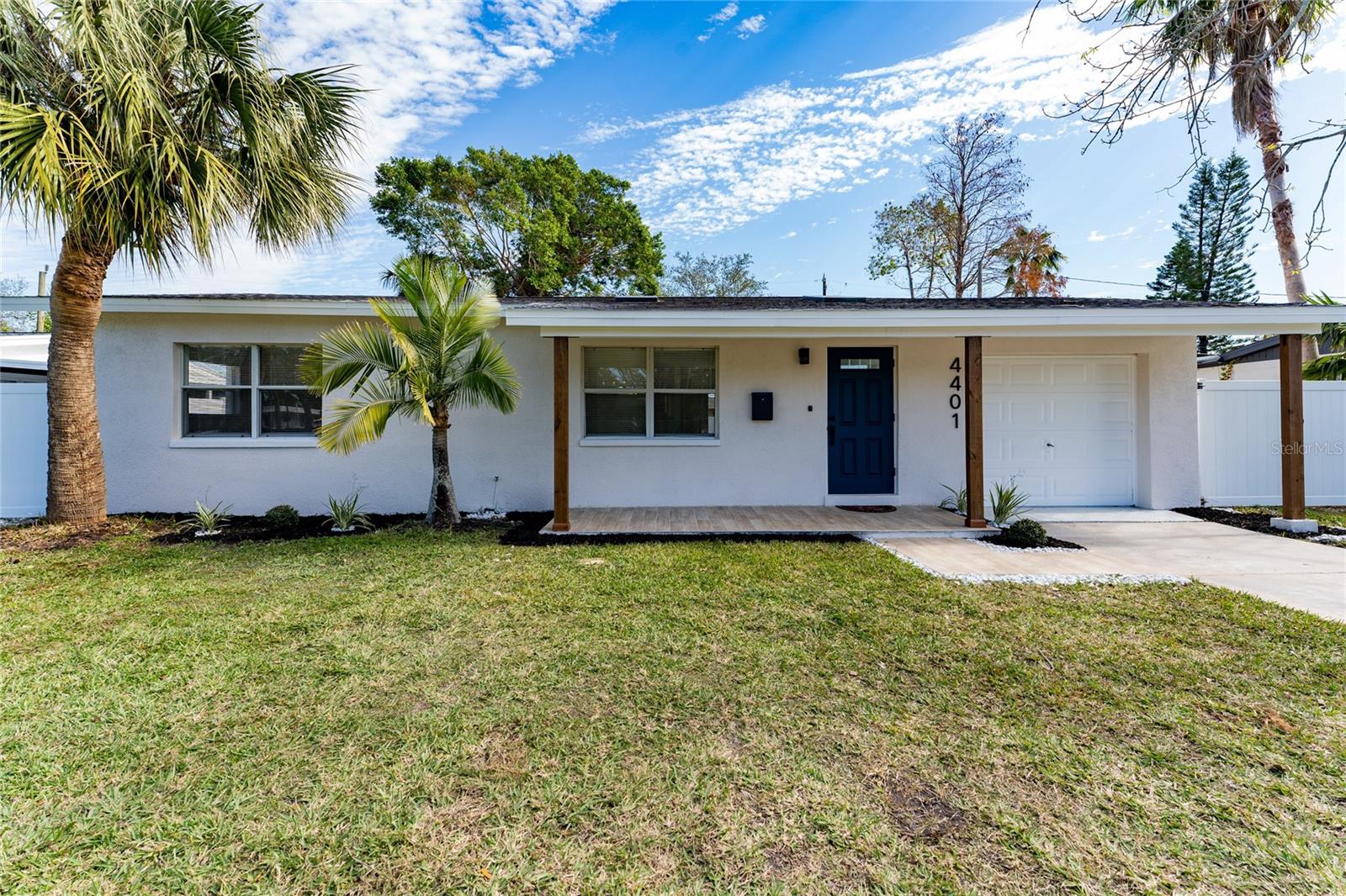4401 Shore Acres Boulevard NE — photo