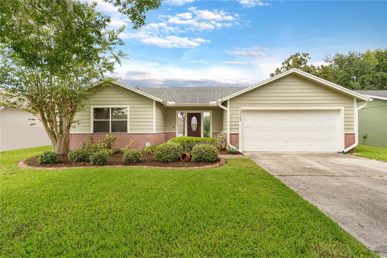 1324 Silverthorn Drive — photo