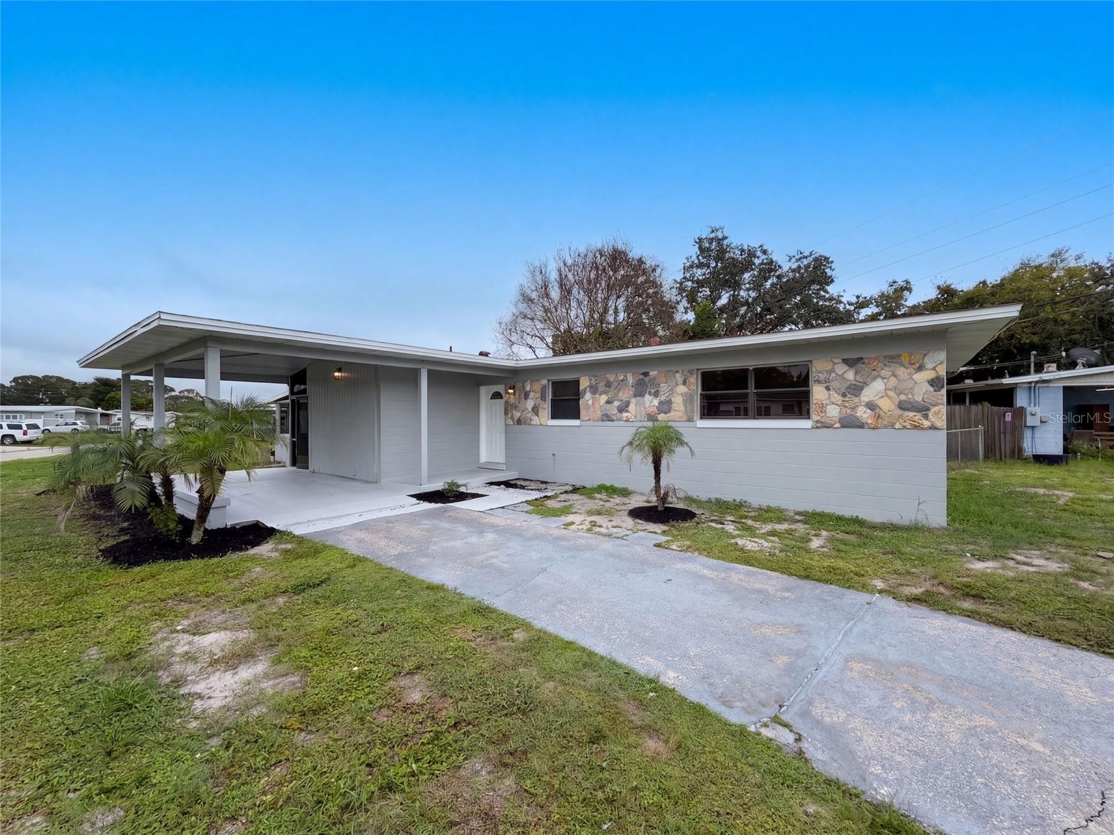 1053 Azalea Lane — photo