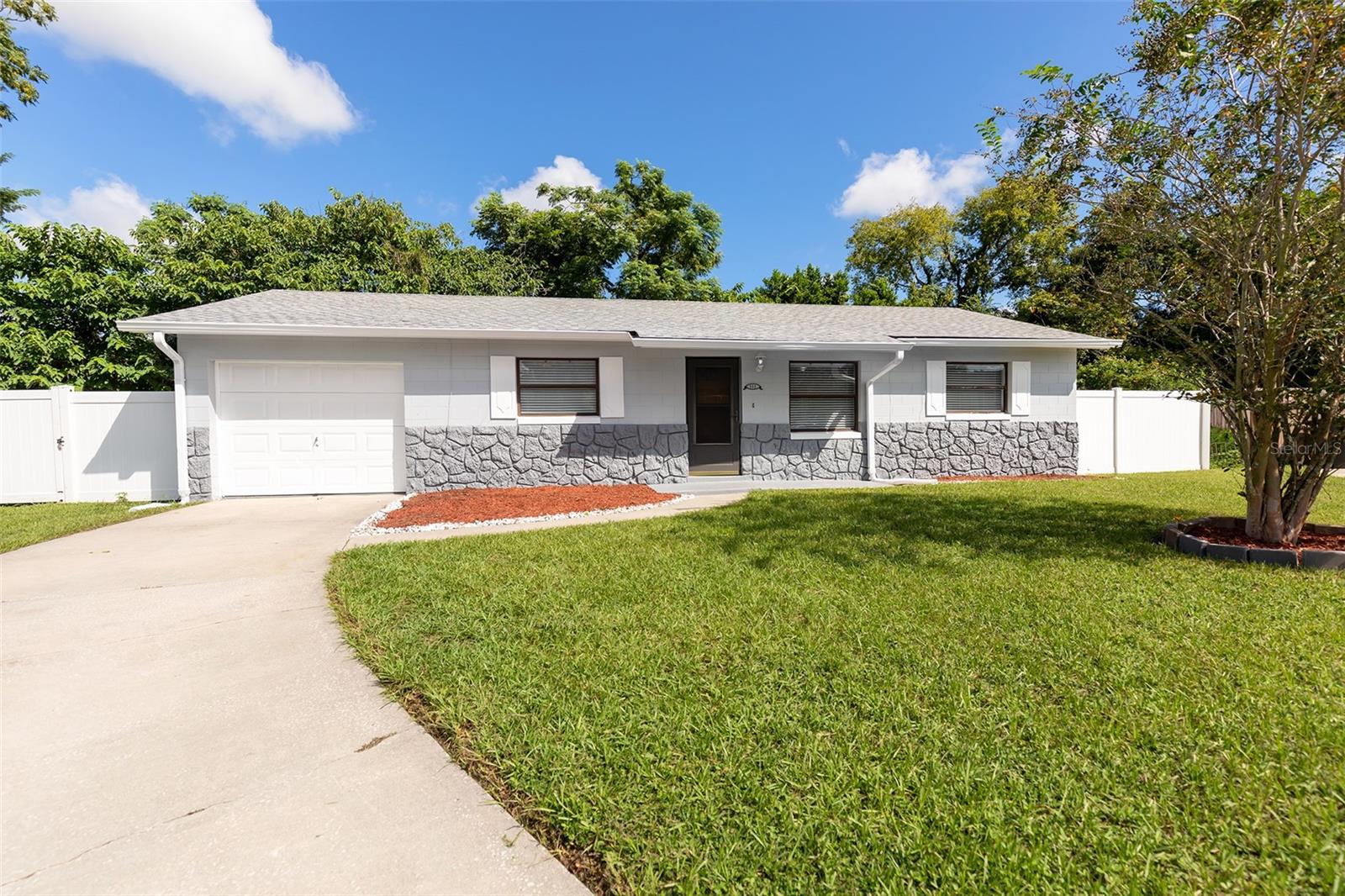 500 Birch Court — photo