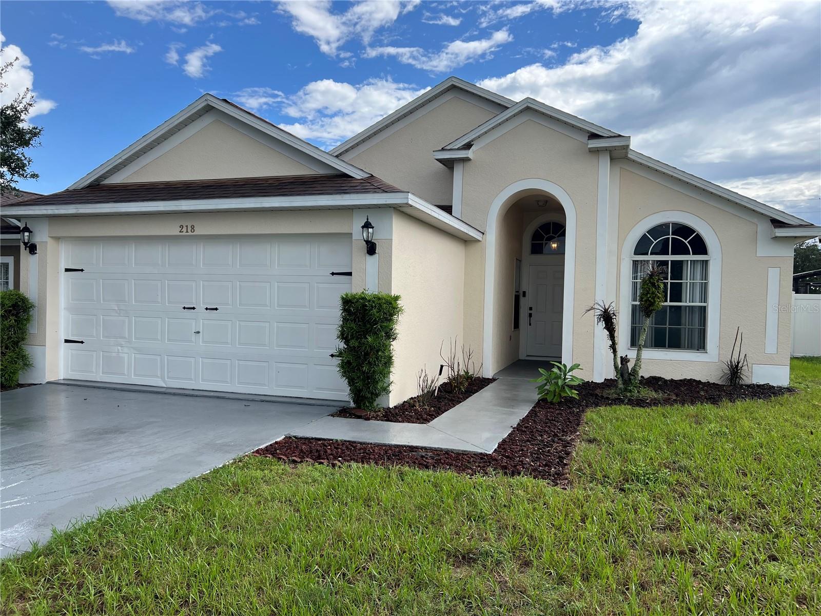 218 Royal Ridge Drive — photo