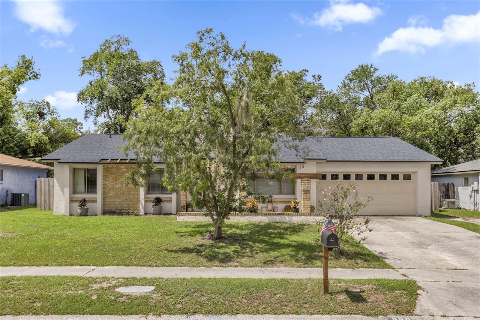 990 Waverly Drive — photo
