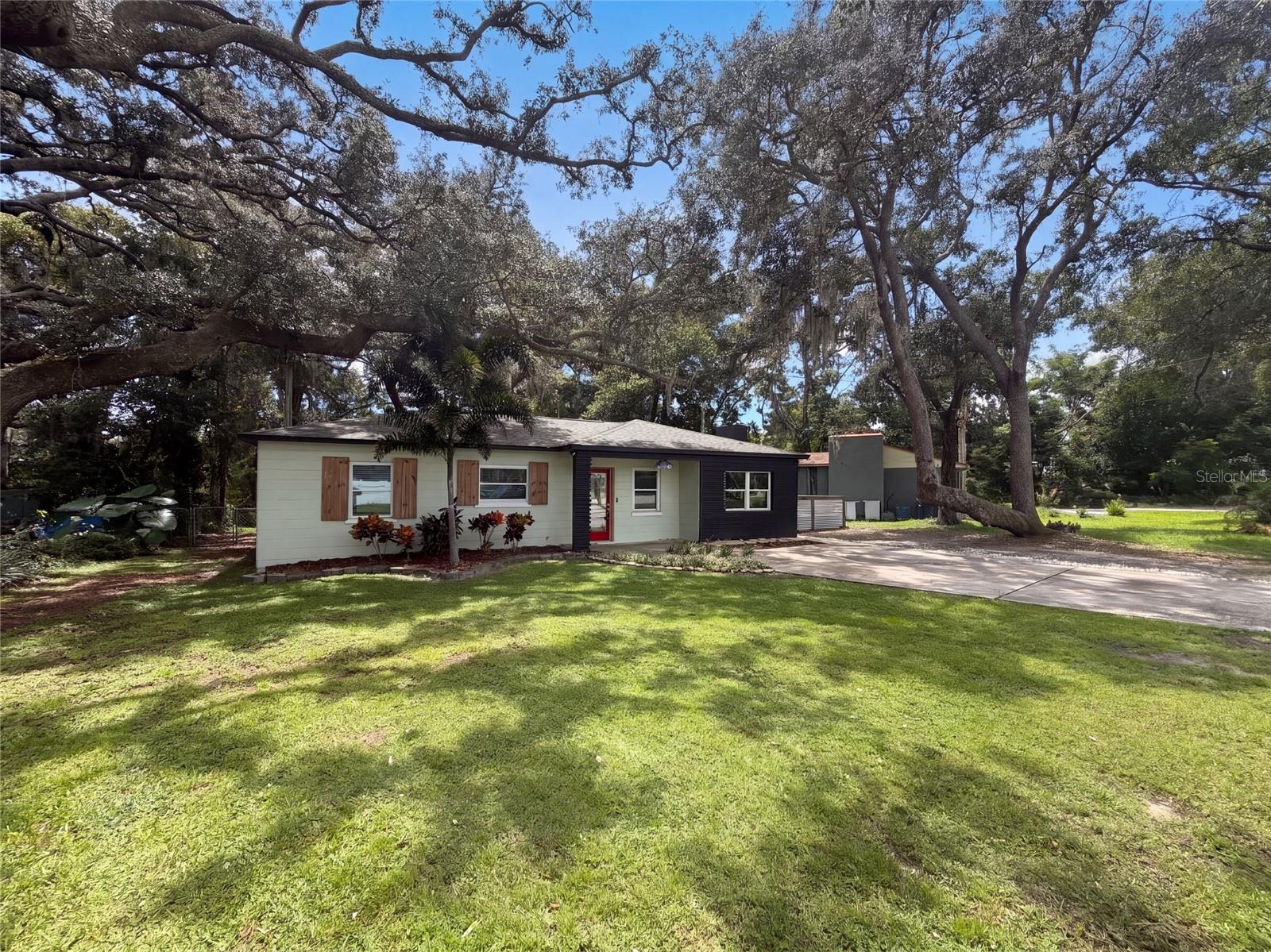 10806 W Elbow Drive — photo