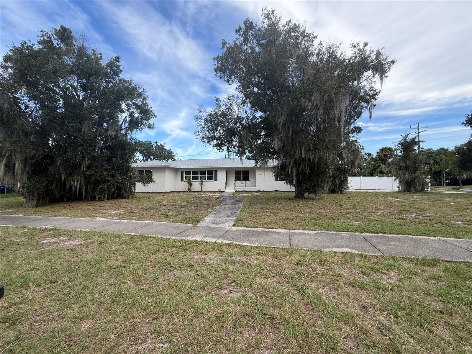 601 Myrtle Way S — photo