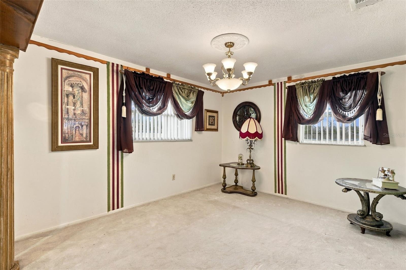 104 HUGHES AVE — photo 3