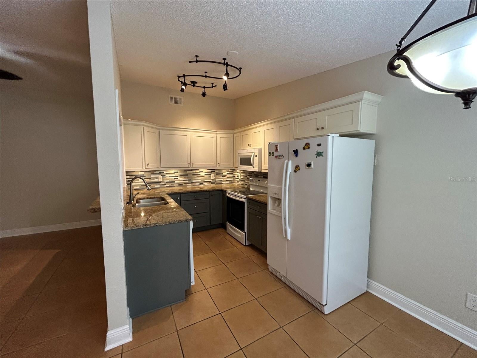 3051 AUTUMN CT — photo 2