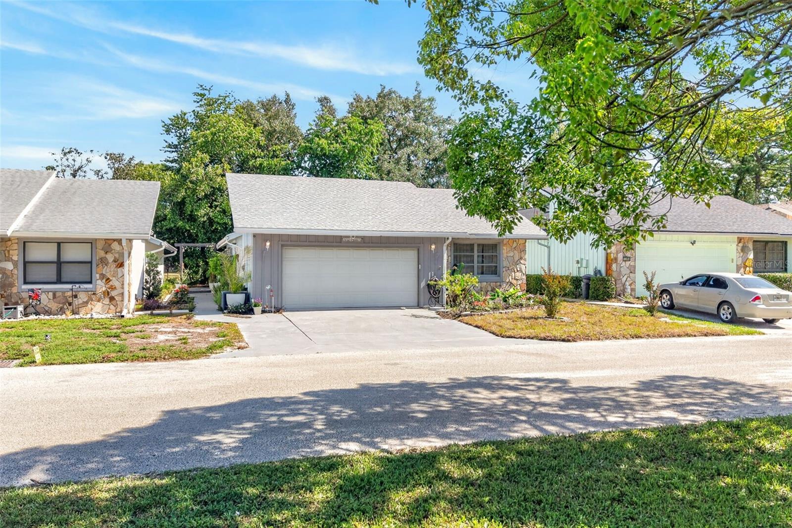 16 Golfview Court — photo