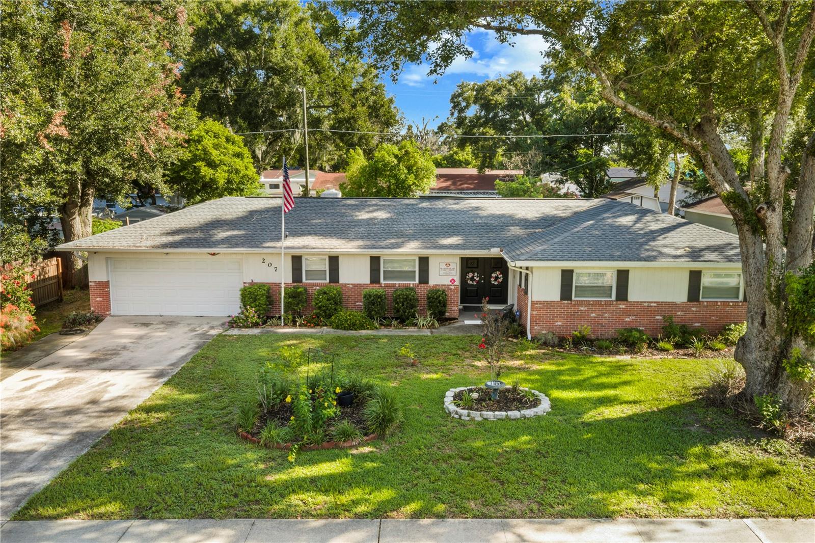 207 W Wheeler Road — photo