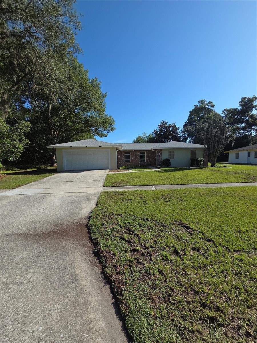 9091 N Golfview Drive — photo
