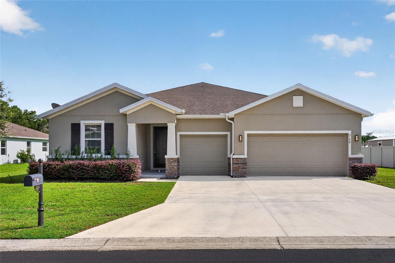 5198 NE 19th Place — photo