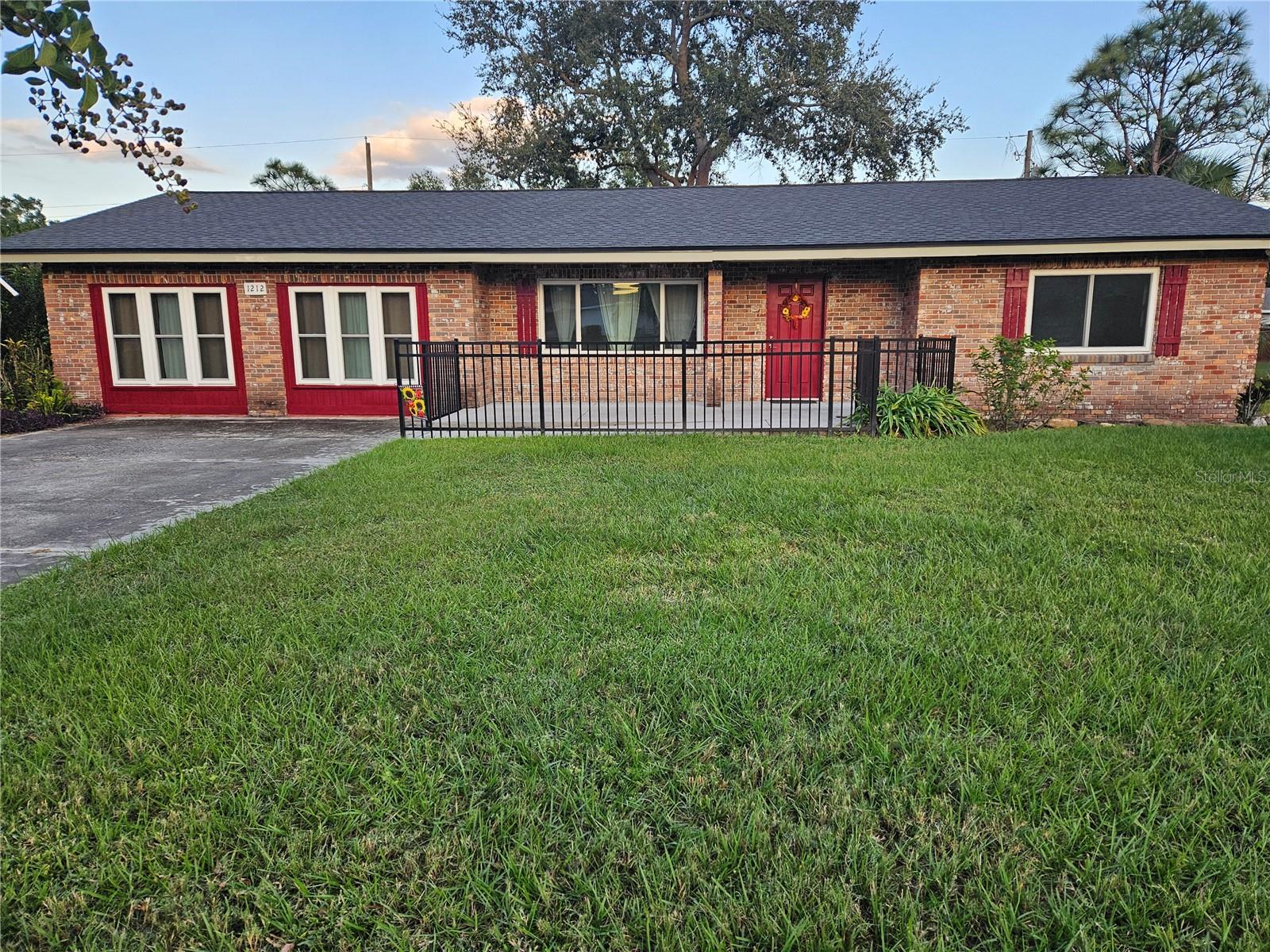 1212 Blake Ave — photo