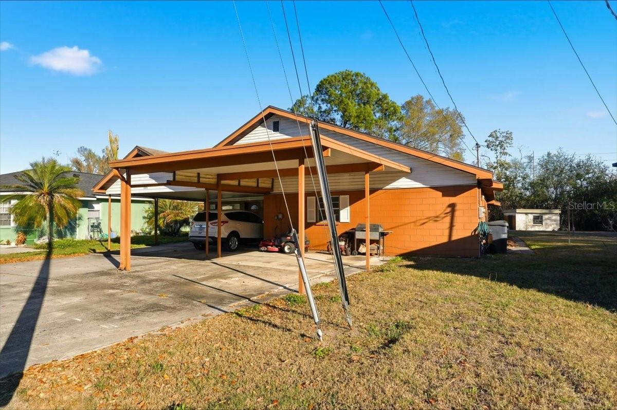 111 Sunset Drive E — photo